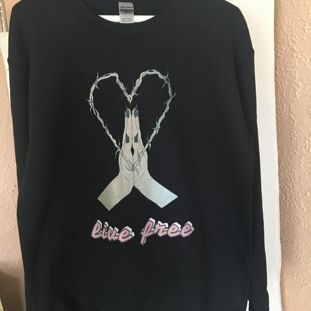 Never worn soft Gildan sweatshirt.